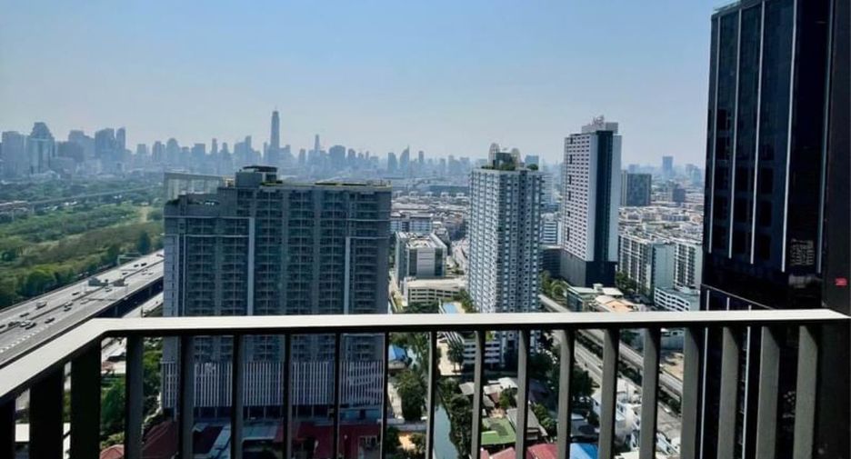 For rent 2 bedrooms condo in Huai Khwang, Bangkok