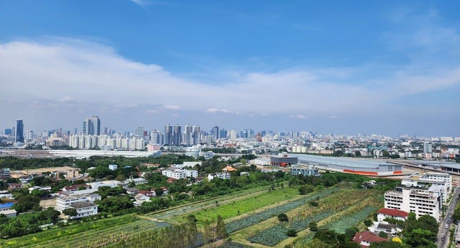 For rent 2 bedrooms condo in Huai Khwang, Bangkok