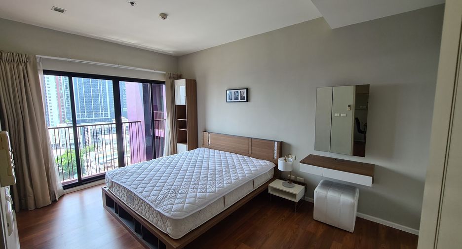 For sale 1 bed condo in Khlong Toei, Bangkok