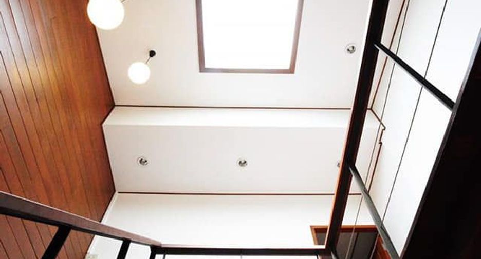 For rent 2 bedrooms townhouse in Watthana, Bangkok