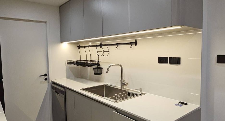 For rent 2 bedrooms condo in Khlong Toei, Bangkok