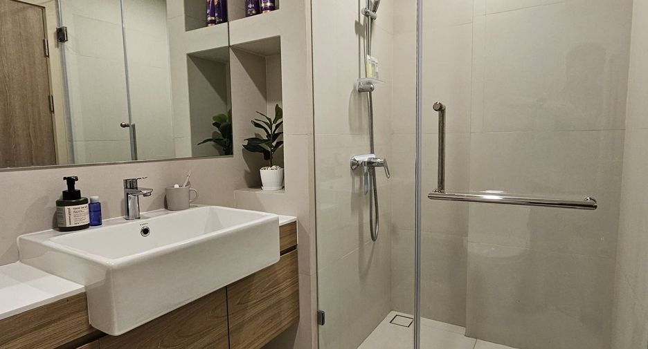For rent 1 bed condo in Khlong Toei, Bangkok