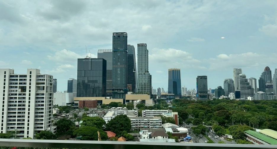 For rent 3 bedrooms condo in Pathum Wan, Bangkok