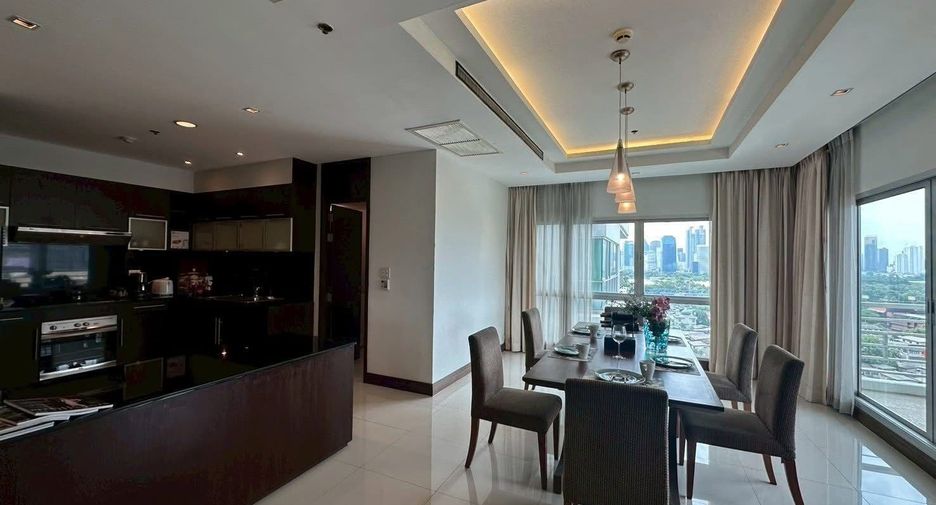 For rent 3 bedrooms condo in Pathum Wan, Bangkok