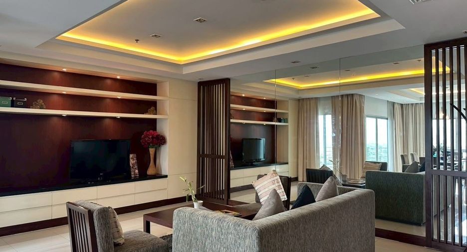 For rent 3 bedrooms condo in Pathum Wan, Bangkok