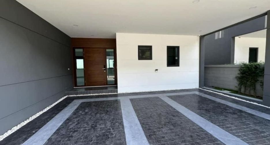 Casa en alquiler de 4 habitaciones en Bang Phli, Samut Prakan