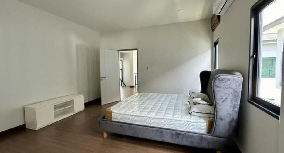 Casa en alquiler de 4 habitaciones en Bang Phli, Samut Prakan