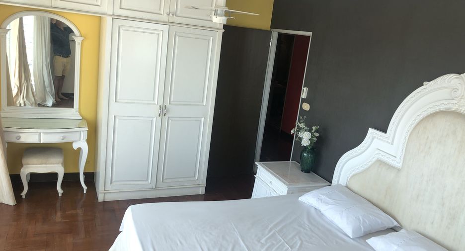 For sale 3 bedrooms condo in Yan Nawa, Bangkok