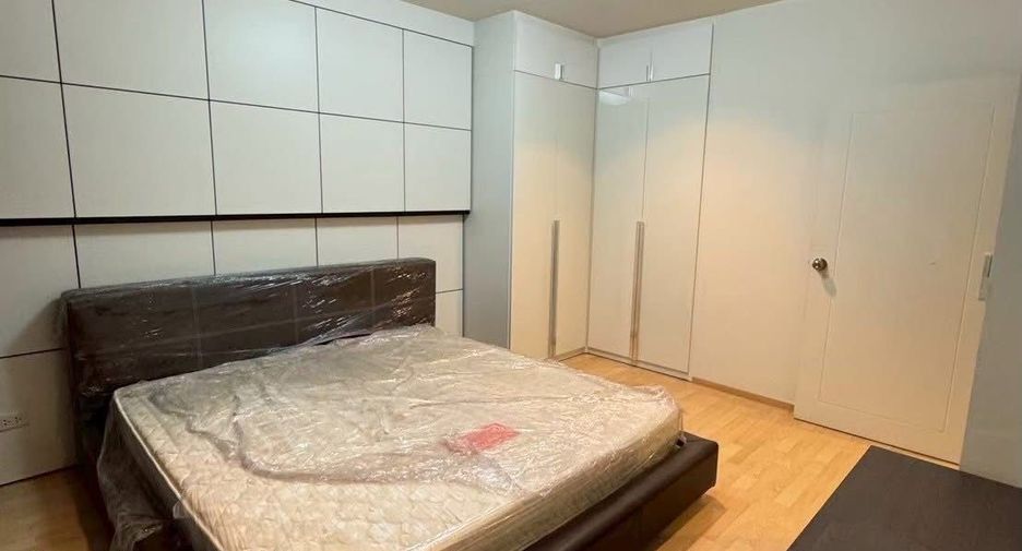 For rent 3 bedrooms townhouse in Suan Luang, Bangkok
