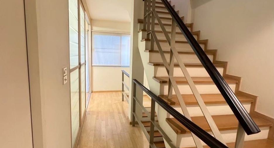 For rent 3 bedrooms townhouse in Suan Luang, Bangkok