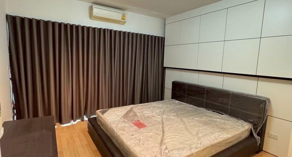 For rent 3 bedrooms townhouse in Suan Luang, Bangkok