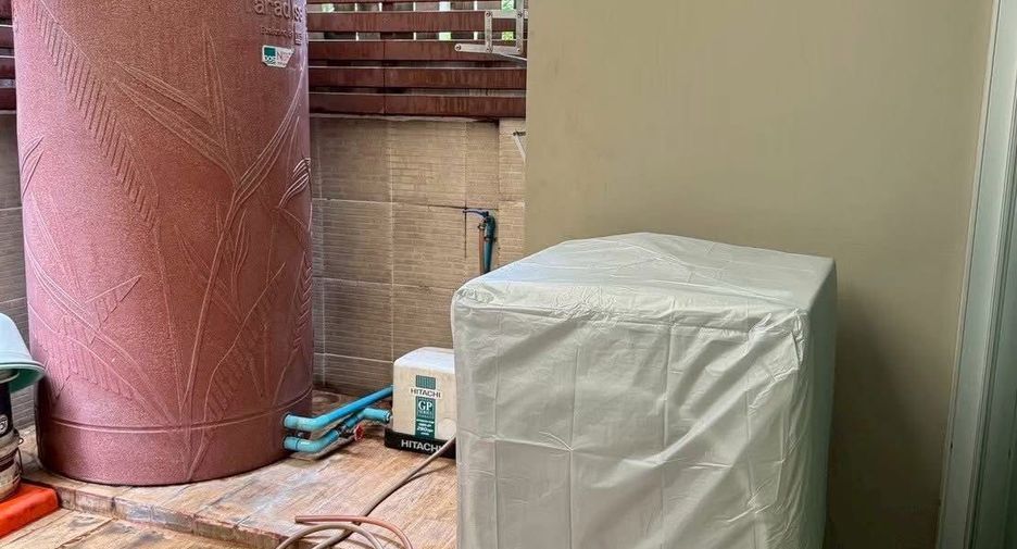 For rent 3 bedrooms townhouse in Suan Luang, Bangkok