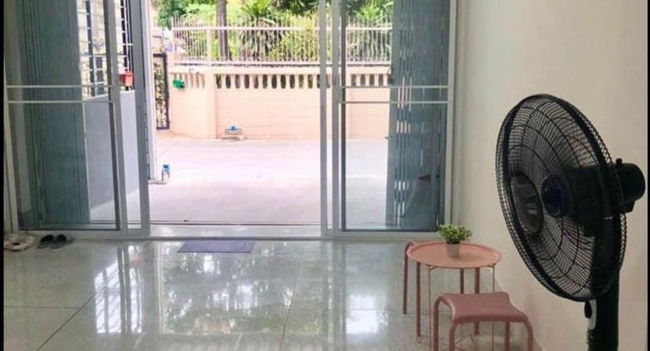 À vendre et à louer 4 chambres maison de ville à Watthana, Bangkok