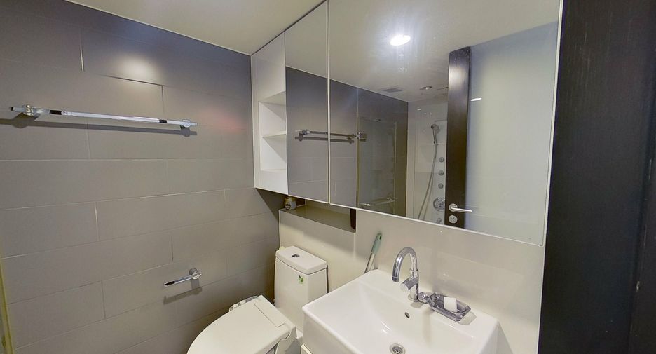 For rent 1 bed condo in Khlong Toei, Bangkok