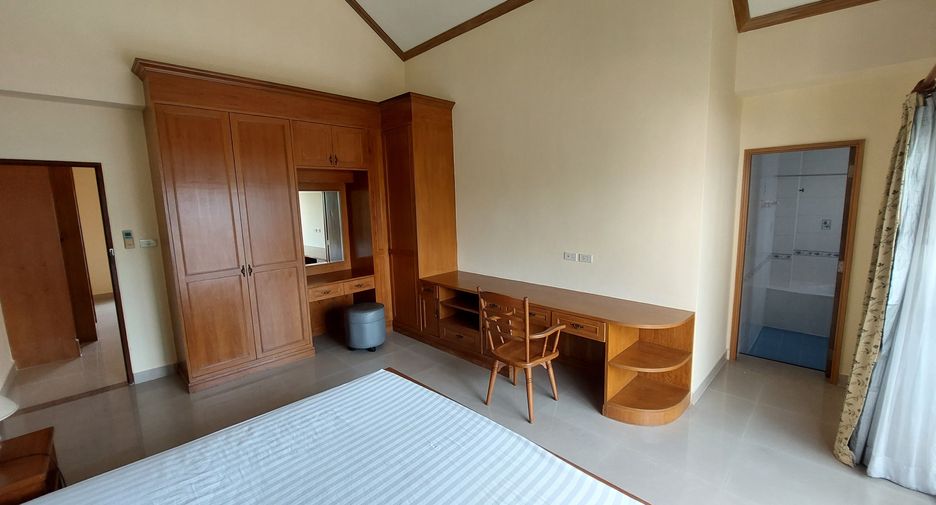 For rent 2 bedrooms apartment in Watthana, Bangkok