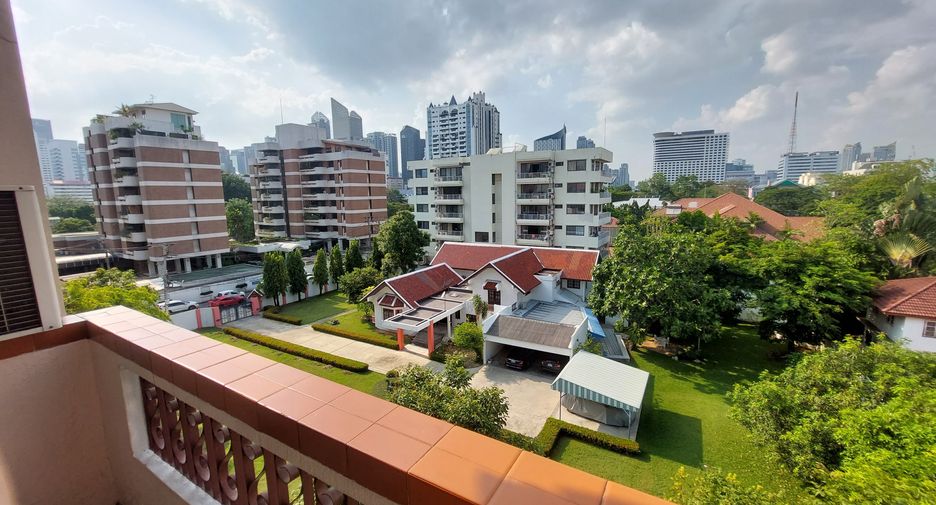 For rent 2 bedrooms apartment in Watthana, Bangkok