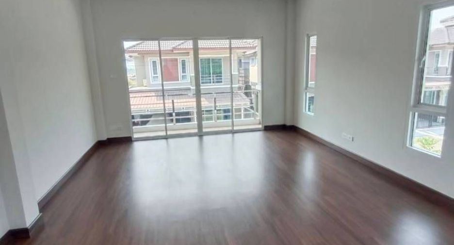 Haus zum Kauf mit 4 Zimmer in San Kamphaeng, Chiang Mai