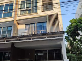 À vendre 4 chambres maison de ville à Chatuchak, Bangkok