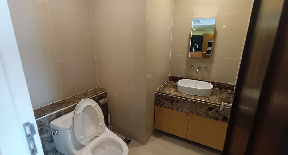 For rent 2 bedrooms condo in Khlong Toei, Bangkok