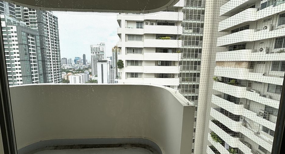 À louer 3 chambres condo à Watthana, Bangkok