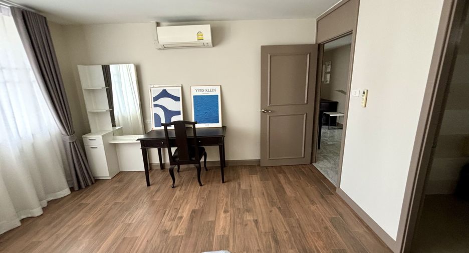 À louer 3 chambres condo à Watthana, Bangkok