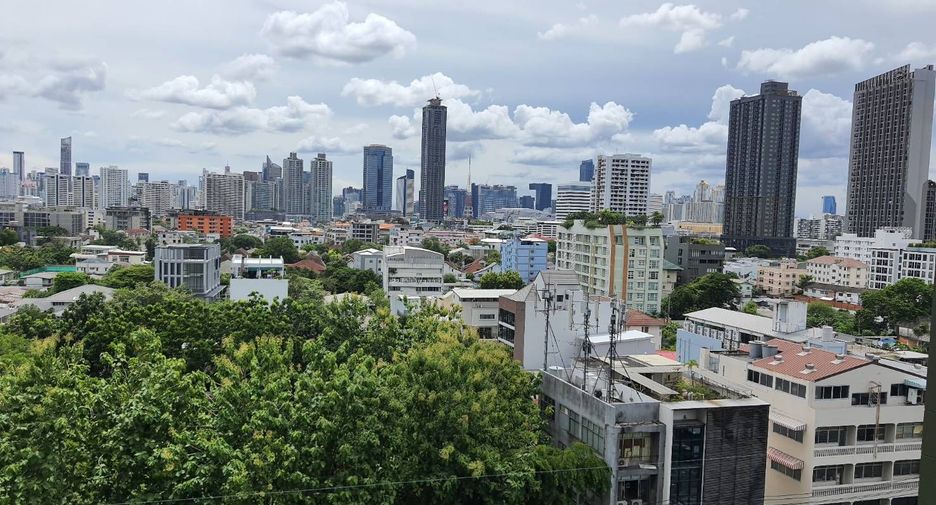 For sale and for rent studio condo in Watthana, Bangkok