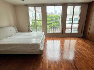 À louer 4 chambres maison à Watthana, Bangkok