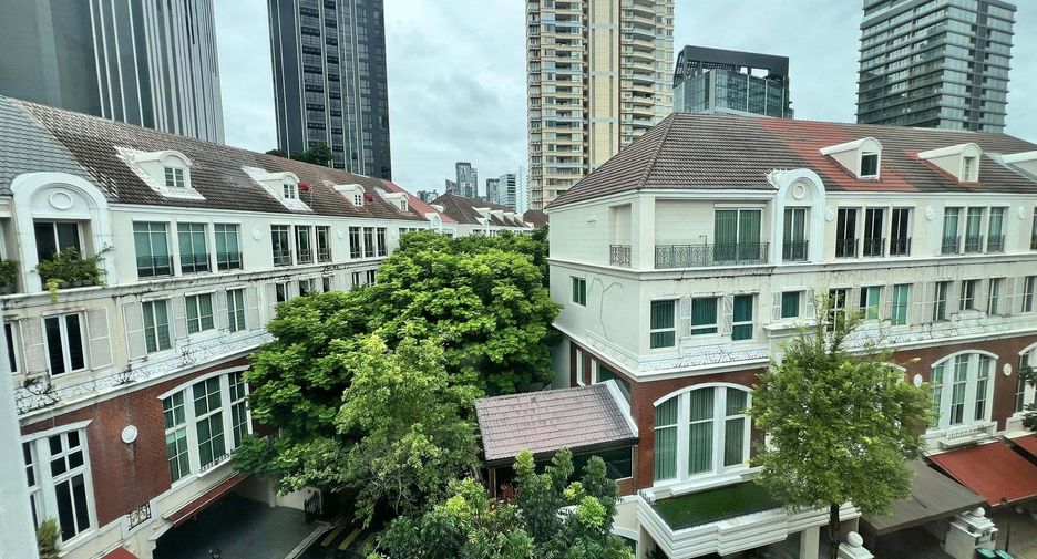 Casa en alquiler de 4 habitaciones en Watthana, Bangkok