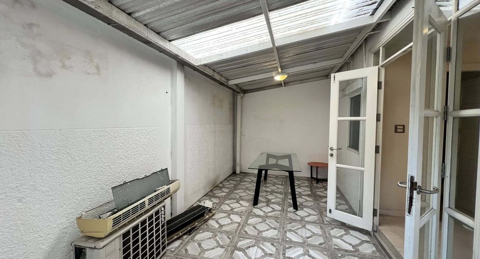 Casa en alquiler de 4 habitaciones en Watthana, Bangkok
