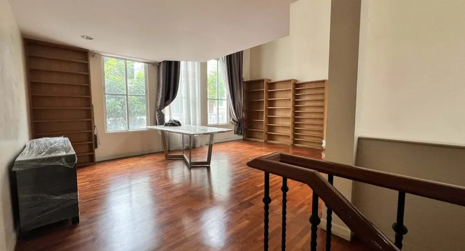 Casa en alquiler de 4 habitaciones en Watthana, Bangkok