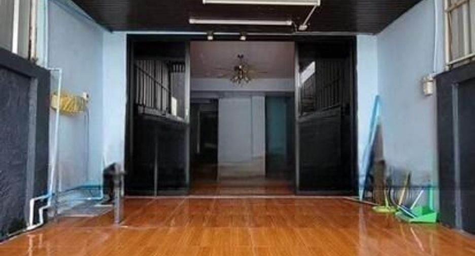 For sale 2 ベッドルーム townhouse in Bang Sao Thong, Samut Prakan