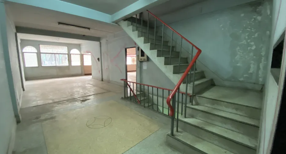 For sale and for rent 4 bedrooms retail Space in Khlong San, Bangkok