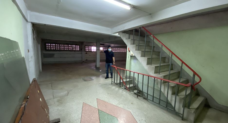 For sale and for rent 4 bedrooms retail Space in Khlong San, Bangkok