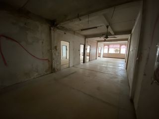 For sale and for rent 4 bedrooms retail Space in Khlong San, Bangkok