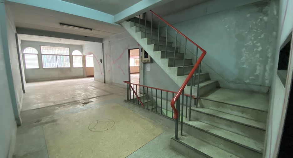 For sale and for rent 4 bedrooms retail Space in Khlong San, Bangkok