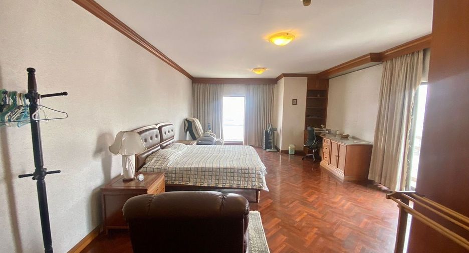 For sale 3 bedrooms condo in Watthana, Bangkok
