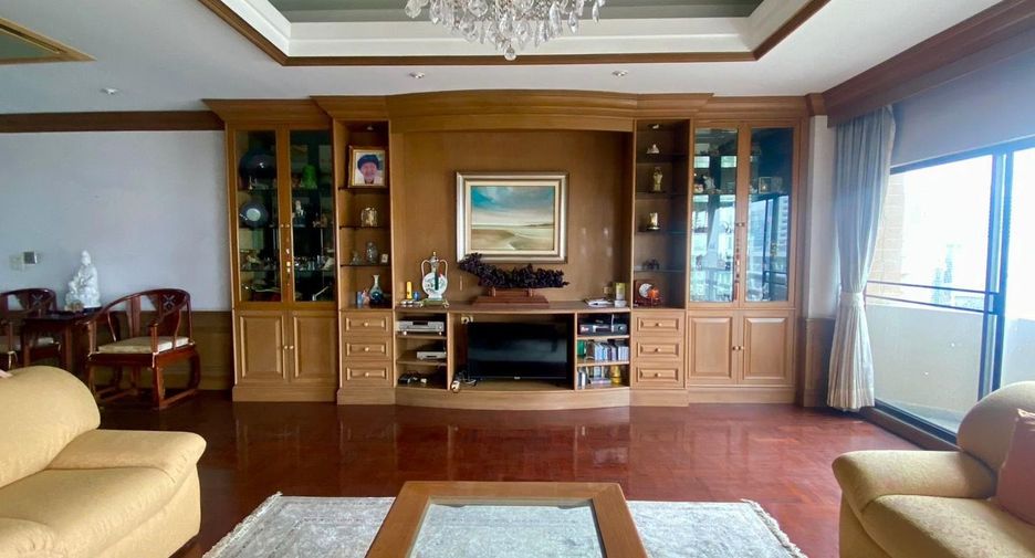 For sale 3 bedrooms condo in Watthana, Bangkok