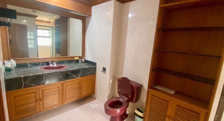 For sale 3 bedrooms condo in Watthana, Bangkok