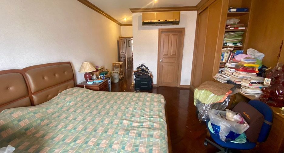 For sale 3 bedrooms condo in Watthana, Bangkok
