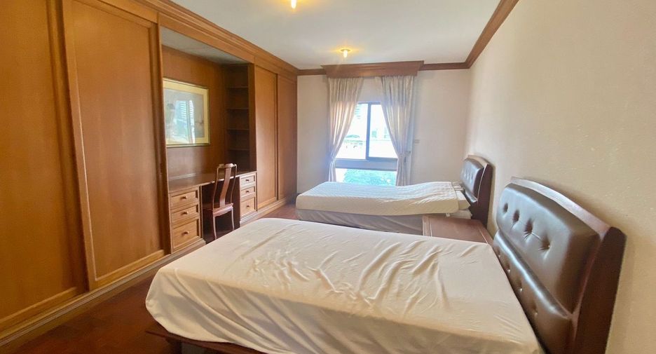 For sale 3 bedrooms condo in Watthana, Bangkok