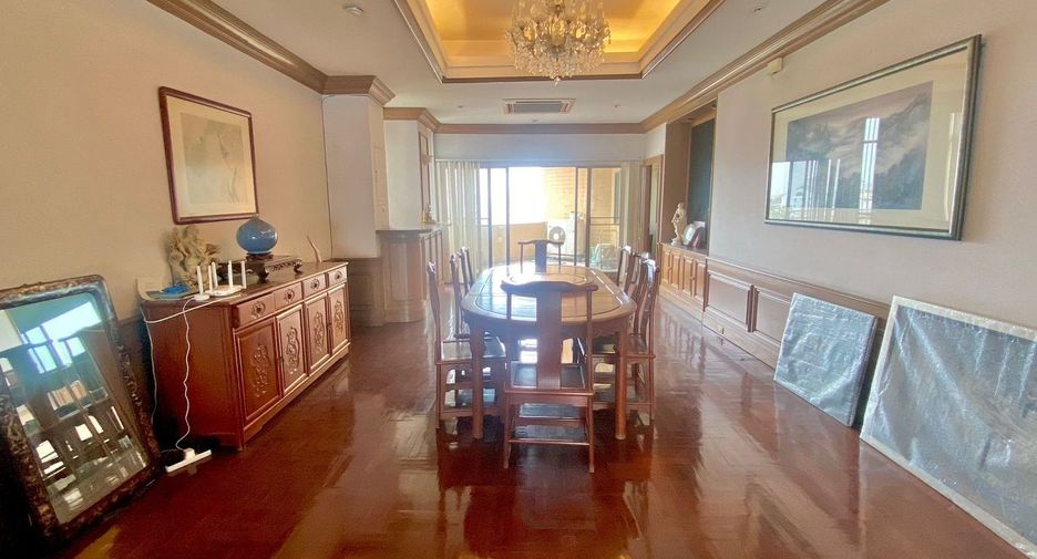 For sale 3 bedrooms condo in Watthana, Bangkok