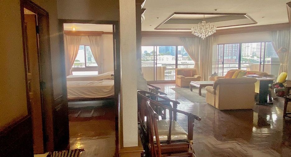 For sale 3 bedrooms condo in Watthana, Bangkok