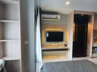 À louer studio condo à Pathum Wan, Bangkok
