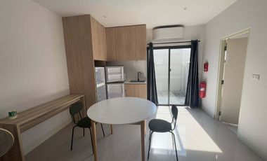 Casa adosada en venta y en alquiler de 3 habitaciones en Suan Luang, Bangkok