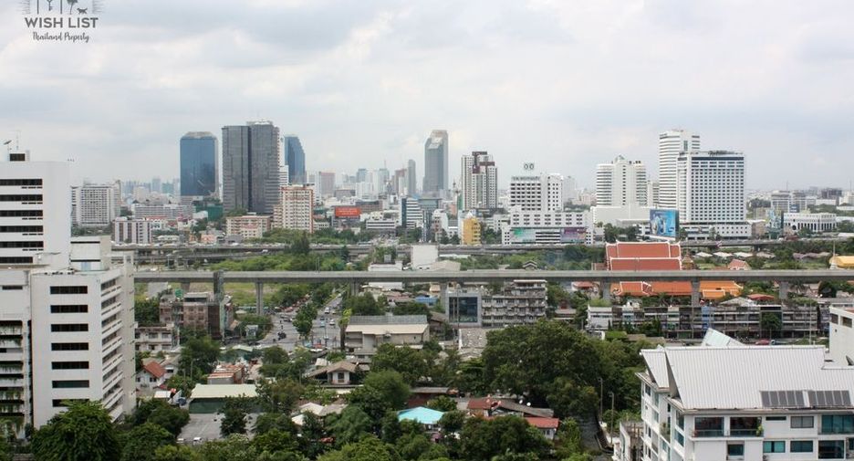 For rent 3 bedrooms condo in Watthana, Bangkok