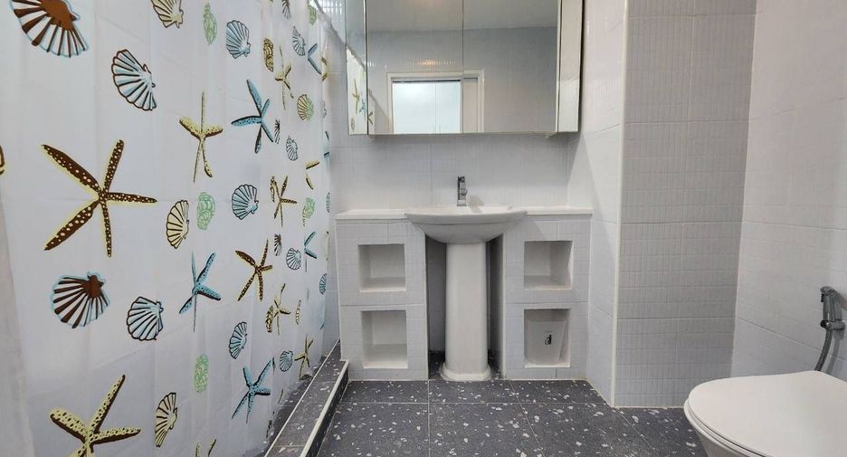 For sale and for rent 2 bedrooms condo in Huai Khwang, Bangkok
