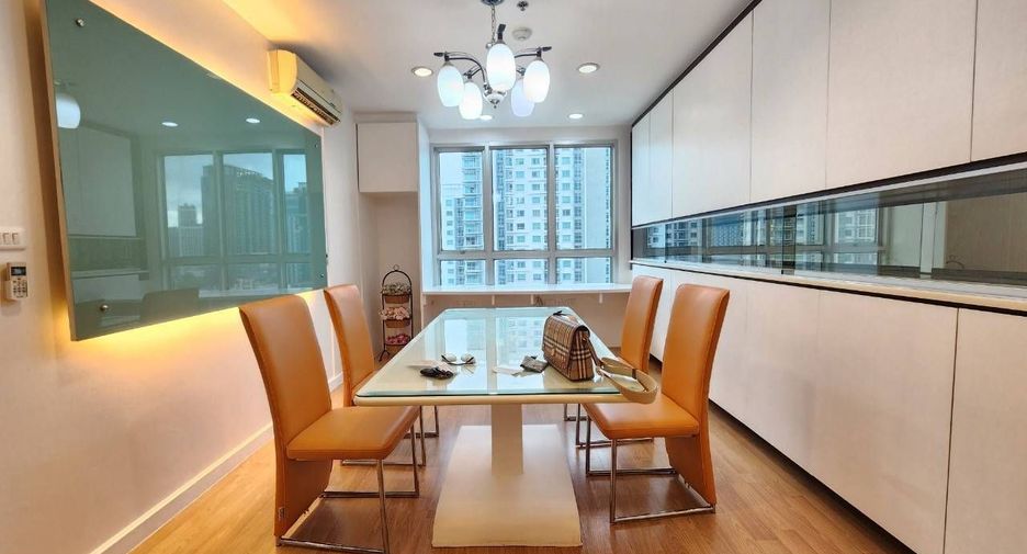 For sale and for rent 2 bedrooms condo in Huai Khwang, Bangkok