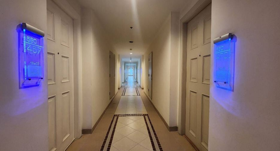 For sale and for rent 2 bedrooms condo in Huai Khwang, Bangkok