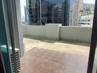 Condo en alquiler de 5 habitaciones en Huai Khwang, Bangkok