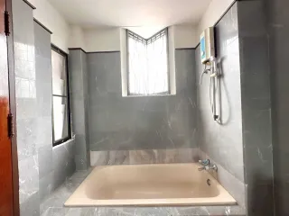 Reihenhaus zur Miete mit 3 Zimmer in Phra Khanong, Bangkok